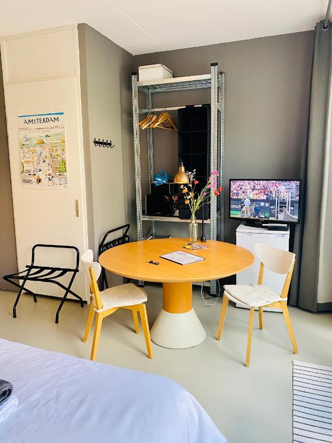 Private Studio With Free Car Parking Amsterdam Dış mekan fotoğraf